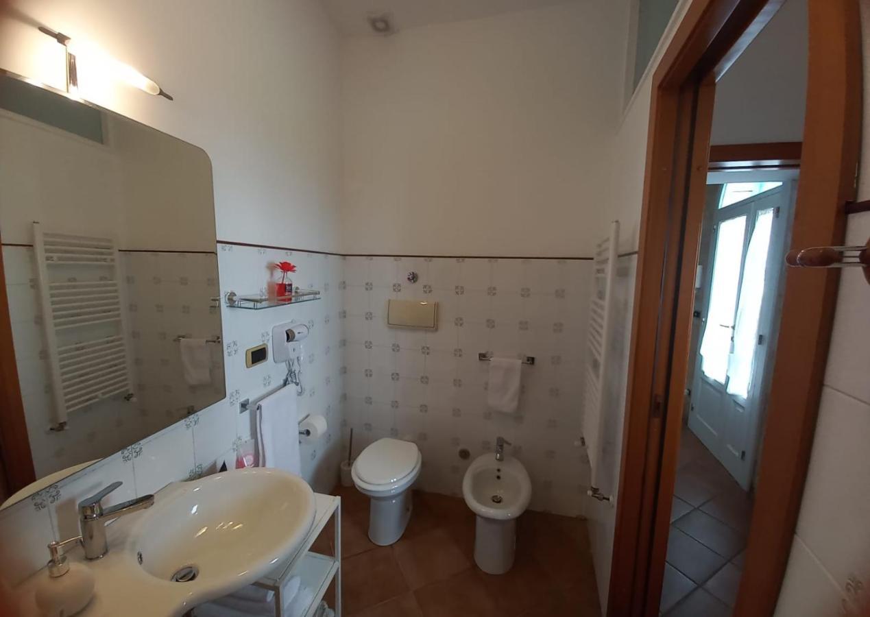 Villino Tronchetto Bianco Bed & Breakfast Mola di Bari Bagian luar foto